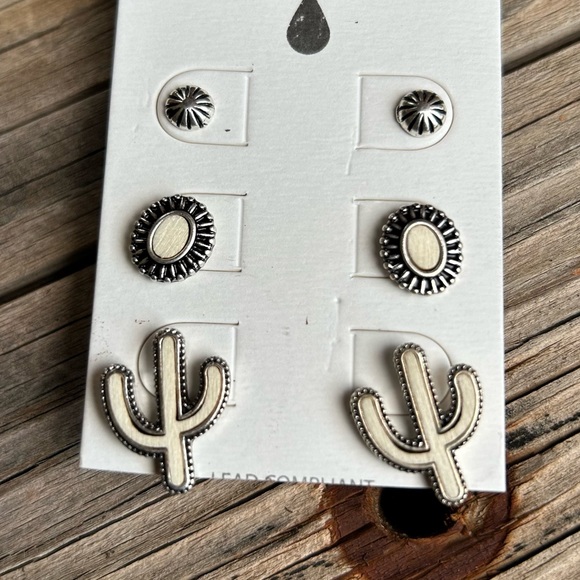 Howlite Triple Stud Earring Set NWT - Picture 2 of 3